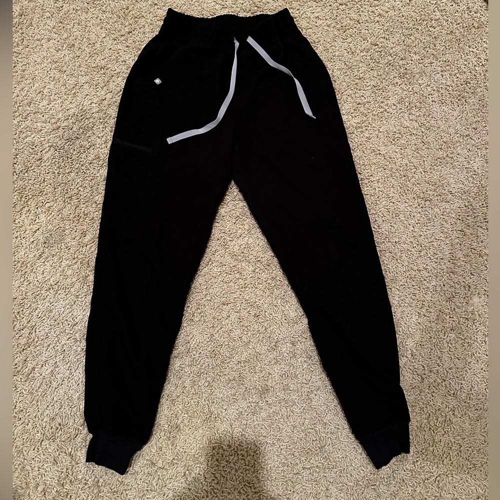 Black Zamora scrunch waist figs joggers